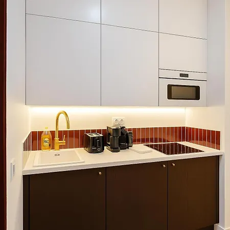 Elegant X, Gare Du Nord